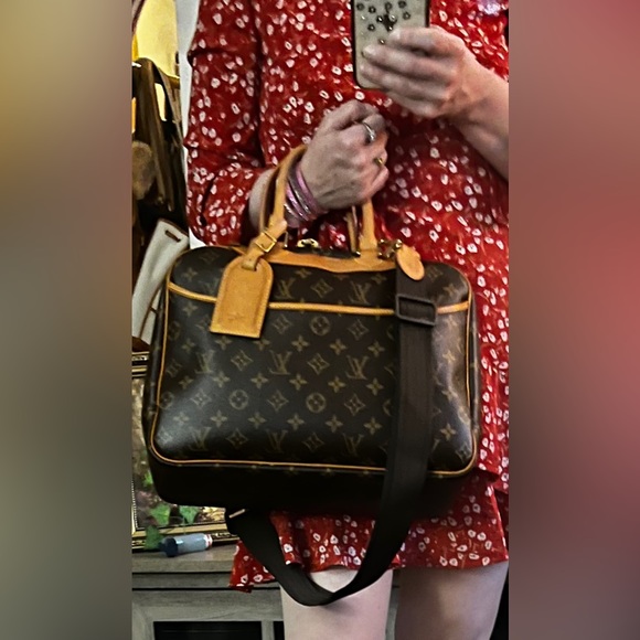 Louis Vuitton Handbags - SOLD $800 LV Deauville - beautiful vintage condition.